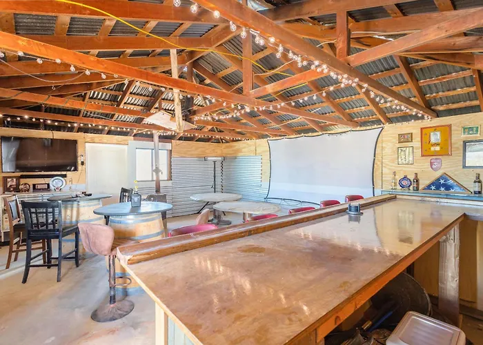 Cozy Old West Glamping Walk To