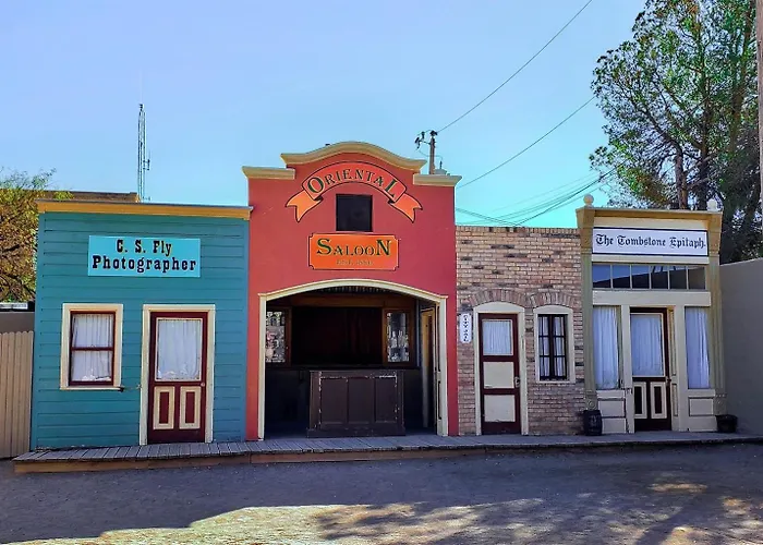 Cozy Old West Glamping Walk To *